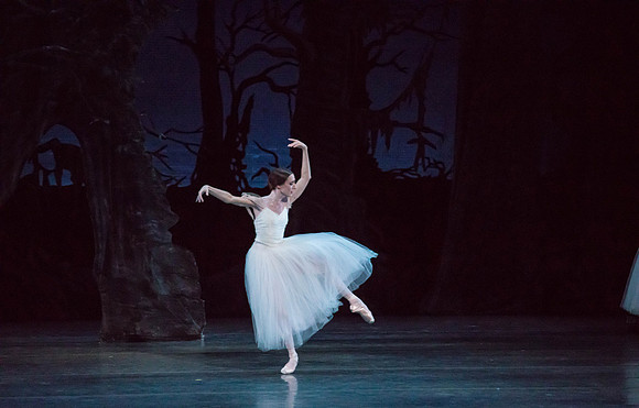 20161022_MCB_Giselle_Act2_2Cast_Tricia_Arsht_73A0064