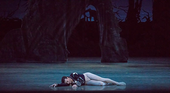 20161022_MCB_Giselle_Act2_2Cast_Tricia_Arsht_73A0689