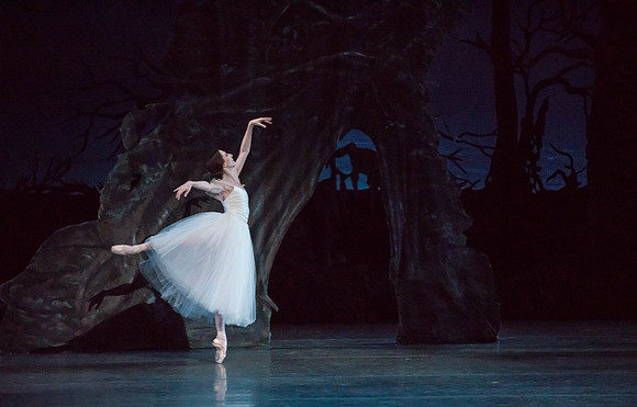 20161022_MCB_Giselle_Act2_2Cast_Tricia_Arsht_73A0177