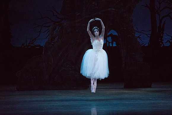 20161022_MCB_Giselle_Act2_2Cast_Tricia_Arsht_73A0367