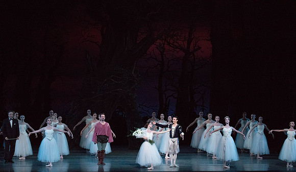 20161022_MCB_Giselle_Act2_2Cast_Tricia_Arsht_73A1109