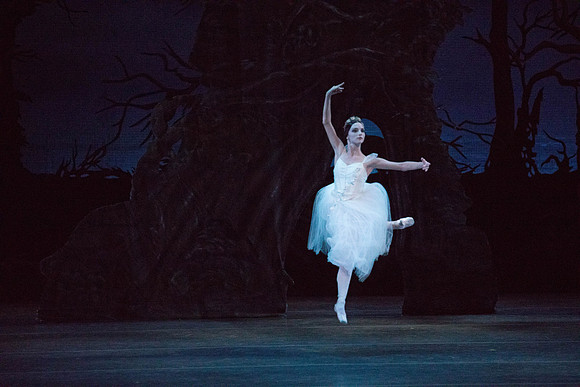 20161022_MCB_Giselle_Act2_2Cast_Tricia_Arsht_73A0362