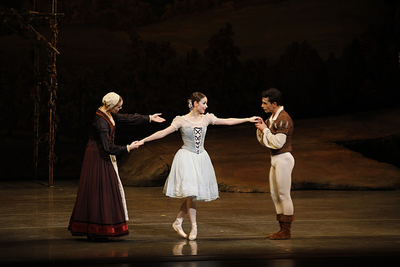 20161023_MCB_Giselle_Act1_3Cast_Jennifer_Laurent_Arsht__73A2462