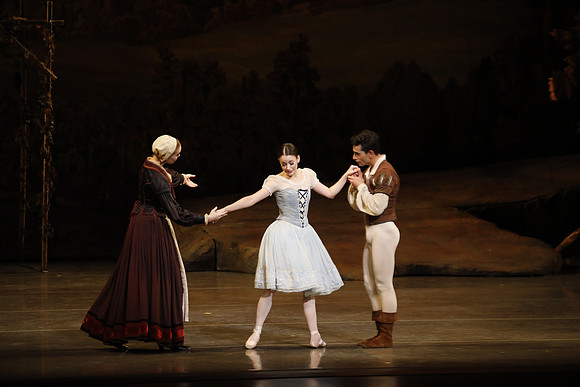 20161023_MCB_Giselle_Act1_3Cast_Jennifer_Laurent_Arsht__73A2460