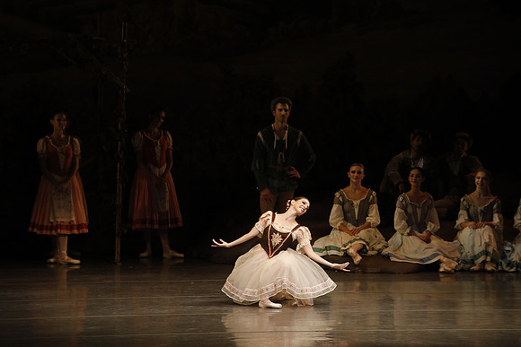 20161023_MCB_Giselle_Act1_3Cast_Jennifer_Laurent_Arsht__73A3323