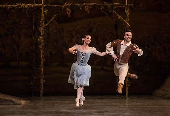 20161022_MCB_Giselle_Act1_2Cast_Tricia_Arsht_Arsht_73A5912