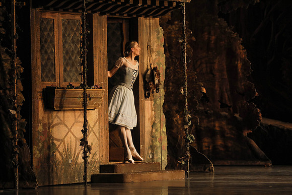 20161020_MCB_Giselle_Act1_DRDA_Arsht_73A3450