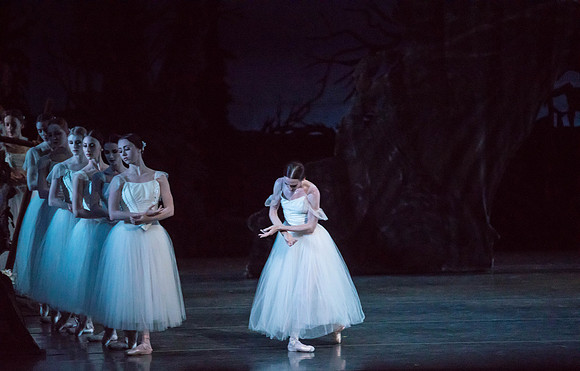 20161022_MCB_Giselle_Act2_2Cast_Tricia_Arsht_73A0083