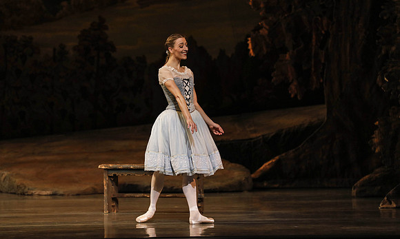 20161020_MCB_Giselle_Act1_DRDA_Arsht_73A3502