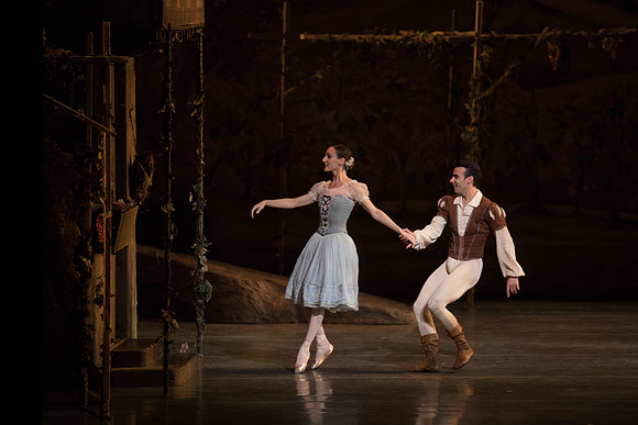 20161022_MCB_Giselle_Act1_2Cast_Tricia_Arsht_Arsht_73A5834