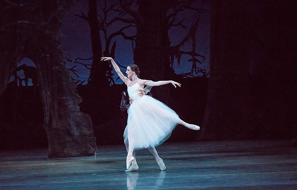 20161022_MCB_Giselle_Act2_2Cast_Tricia_Arsht_73A0612