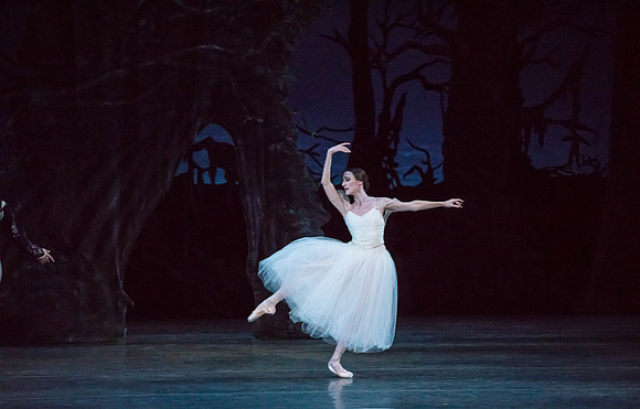20161022_MCB_Giselle_Act2_2Cast_Tricia_Arsht_73A0062