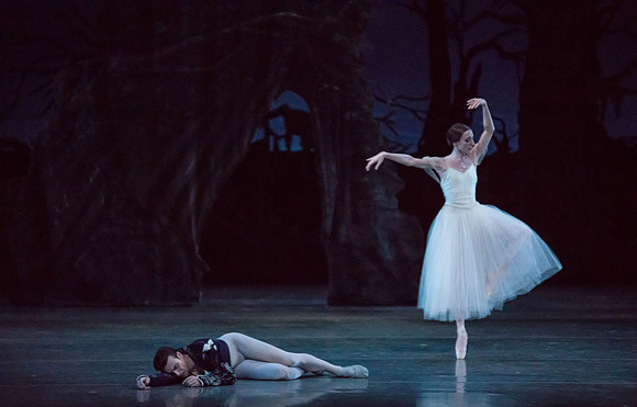 20161022_MCB_Giselle_Act2_2Cast_Tricia_Arsht_73A0391