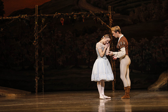 20161020_MCB_Giselle_Act1_DRDA_Arsht_73A3555