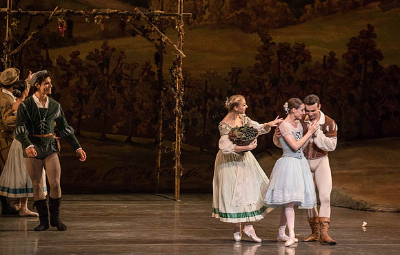 20161022_MCB_Giselle_Act1_2Cast_Tricia_Arsht_Arsht_73A6069