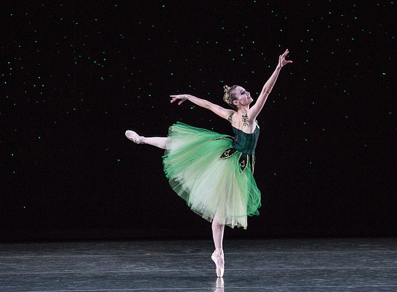 20171021_Emeralds_PR_2Cast_CU_73A4645