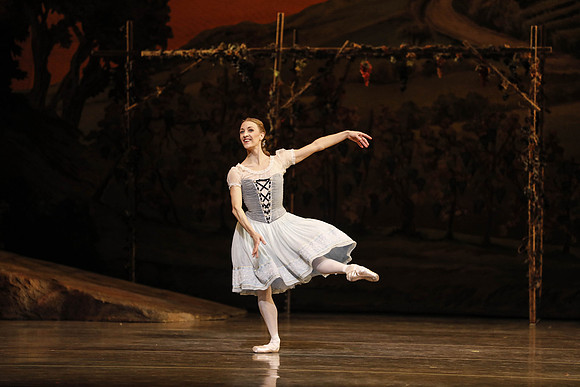 20161020_MCB_Giselle_Act1_DRDA_Arsht_73A3482