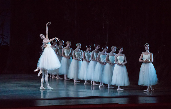 20161022_MCB_Giselle_Act2_2Cast_Tricia_Arsht_73A0109