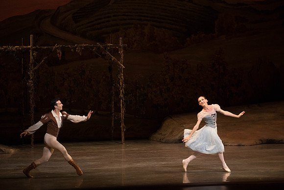 20161022_MCB_Giselle_Act1_2Cast_Tricia_Arsht_Arsht_73A5944