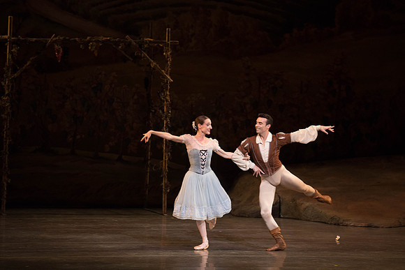 20161022_MCB_Giselle_Act1_2Cast_Tricia_Arsht_Arsht_73A5905