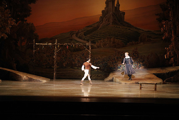 20161020_MCB_Giselle_Act1_2Cast_DR_No Makeup_Arsht_75A0114