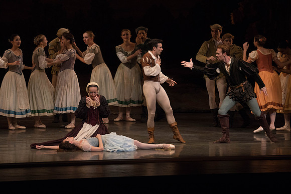 20161022_MCB_Giselle_Act1_2Cast_Tricia_Arsht_73A9356