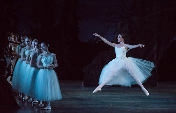 20161022_MCB_Giselle_Act2_2Cast_Tricia_Arsht_73A0442