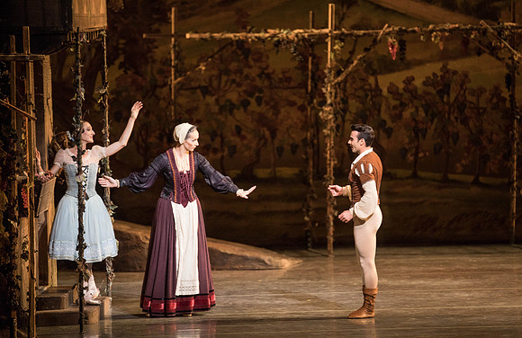 20161022_MCB_Giselle_Act1_2Cast_Tricia_Arsht_Arsht_73A6781