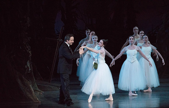 20161022_MCB_Giselle_Act2_2Cast_Tricia_Arsht_73A1072-2