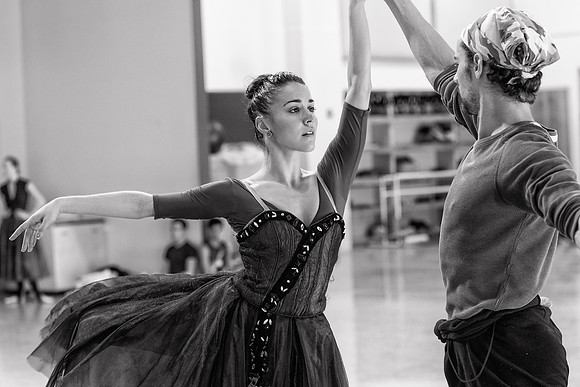 7023_DG_Rehersal_IN_THE_NIGHT_Villella_Sosennko_Renno_Miami_City_Ballet_FL_AL1B8177