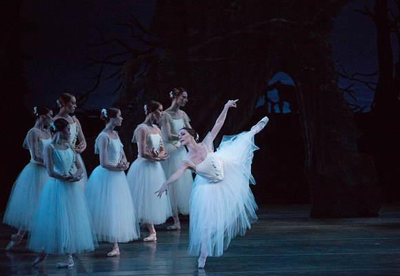 20161022_MCB_Giselle_Act2_2Cast_Tricia_Arsht_73A0302