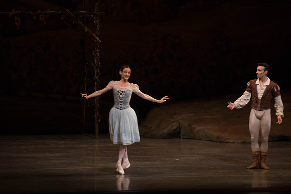 20161022_MCB_Giselle_Act1_2Cast_Tricia_Arsht_Arsht_73A5853