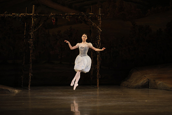 20161023_MCB_Giselle_Act1_3Cast_Jennifer_Laurent_Arsht__73A1496