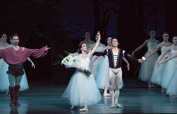 20161022_MCB_Giselle_Act2_2Cast_Tricia_Arsht_73A1103-2