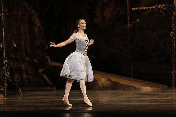 20161020_MCB_Giselle_Act1_DRDA_Arsht_73A3455