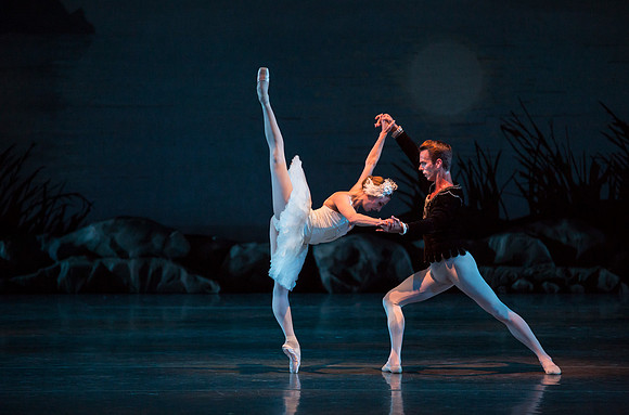 20151022_MCB_Swan_Lake_DR_Arsht_IMG_8626 LEG RAISED