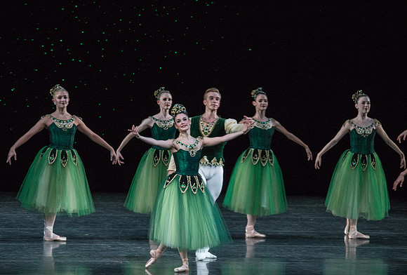 20171021_Emeralds_PR_2Cast_CU_73A6041