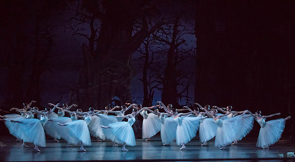20161022_MCB_Giselle_Act2_2Cast_Tricia_Arsht_73A0490