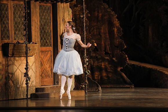 20161020_MCB_Giselle_Act1_DRDA_Arsht_73A3454
