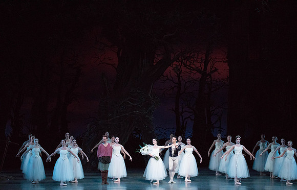 20161022_MCB_Giselle_Act2_2Cast_Tricia_Arsht_73A1064
