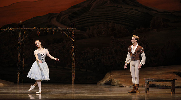 20161020_MCB_Giselle_Act1_DRDA_Arsht_73A3524