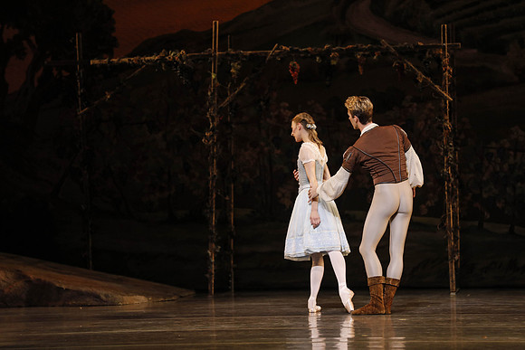 20161020_MCB_Giselle_Act1_DRDA_Arsht_73A3552