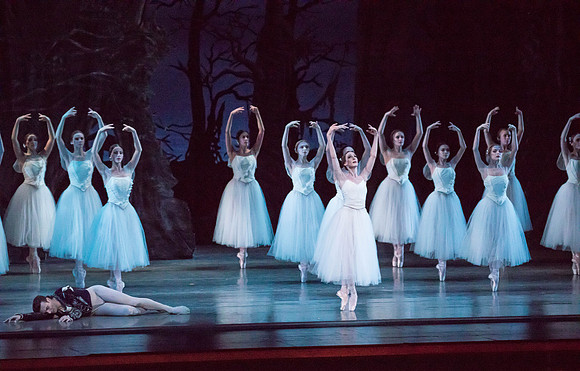 20161022_MCB_Giselle_Act2_2Cast_Tricia_Arsht_73A0681