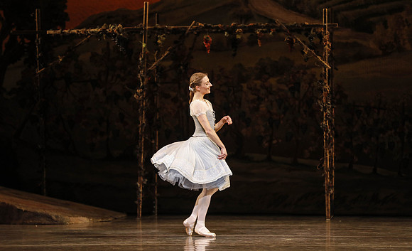 20161020_MCB_Giselle_Act1_DRDA_Arsht_73A3471