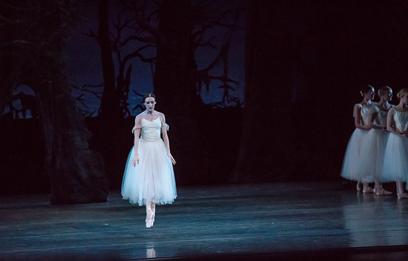 20161022_MCB_Giselle_Act2_2Cast_Tricia_Arsht_73A0133