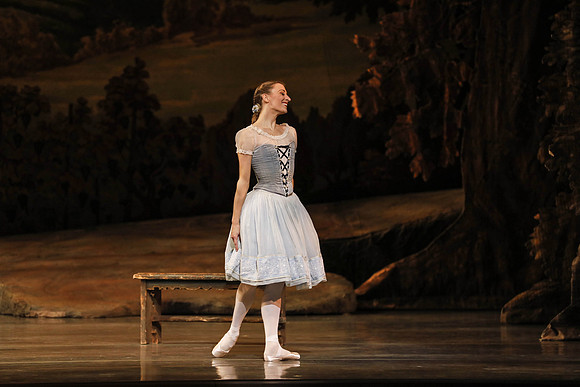 20161020_MCB_Giselle_Act1_DRDA_Arsht_73A3501