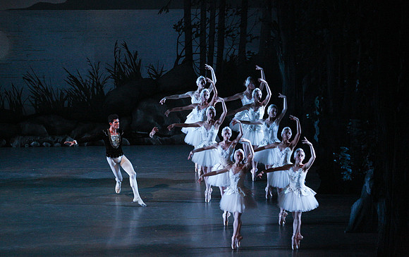 20151114_Swan_Lake_George_Balanchine_Kravis_IMG_6769