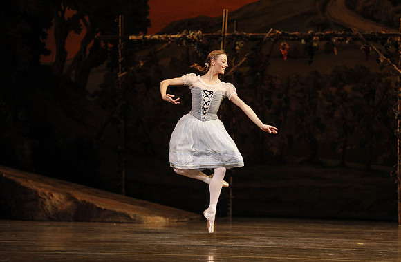20161020_MCB_Giselle_Act1_DRDA_Arsht_73A3480