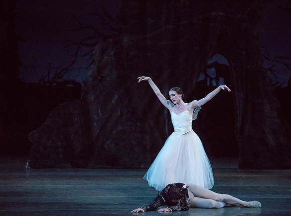 20161022_MCB_Giselle_Act2_2Cast_Tricia_Arsht_73A0417
