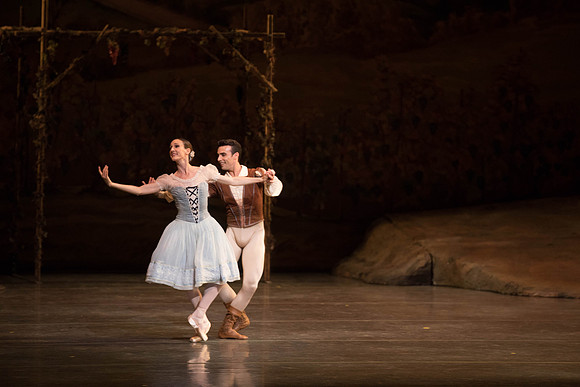 20161022_MCB_Giselle_Act1_2Cast_Tricia_Arsht_Arsht_73A5813